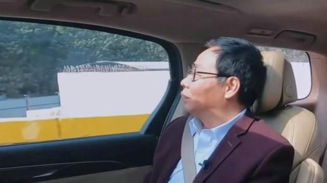 北大才子当年卖猪肉被笑,现在年营业额18亿,座驾却出奇的便宜