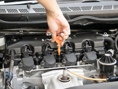 车子一年跑不到一万公里，可以一年只保养一次吗？搞错要伤发动机