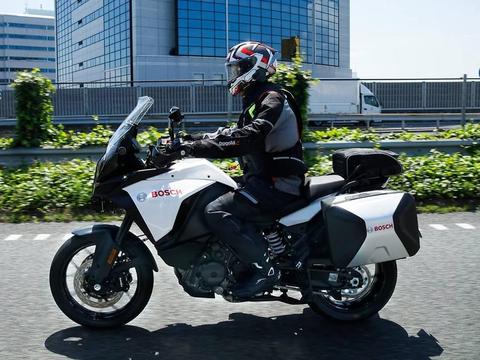 自动减速还有碰撞预警 KTM 1290 ADV ACC版首次亮相