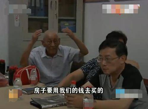 “爹,我两套房子的房产证还给我”“我借钱买的这两套回迁房”