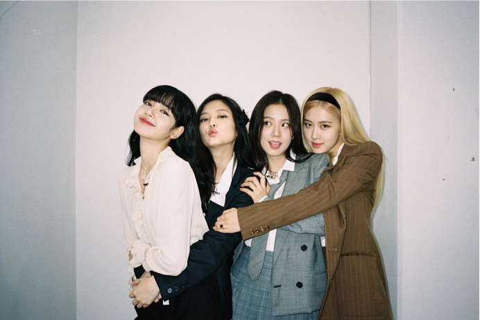 blackpink官方图片,blackpink图片lisa blackpink 即将回归:妹妹们的造型太可了!