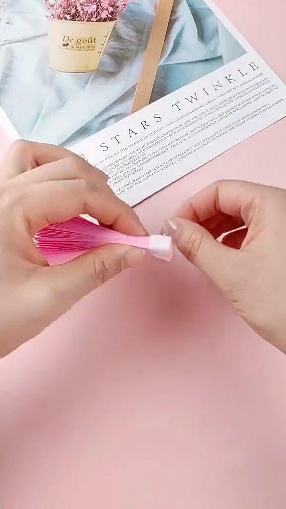 手工制作一个漂亮的仙女棒扇子,麻起来,做给小朋友玩!