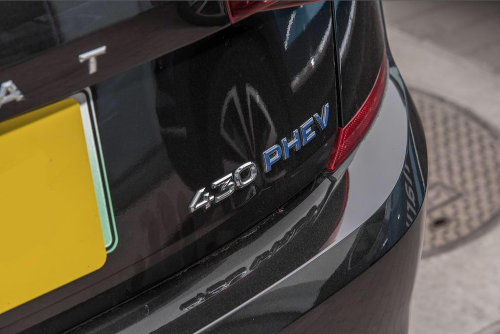 空间大油耗低!大众出品的帕萨特新能源,入手值得考虑吗?