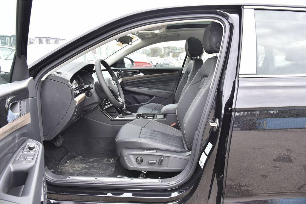 空间大油耗低!大众出品的帕萨特新能源,入手值得考虑吗?