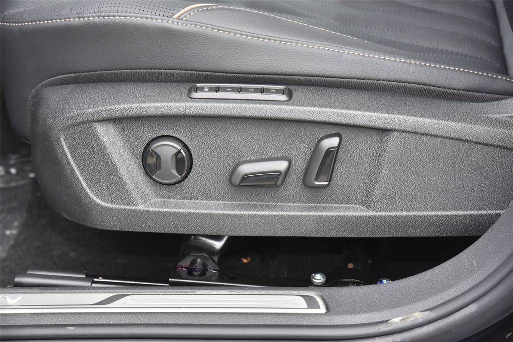 空间大油耗低!大众出品的帕萨特新能源,入手值得考虑吗?