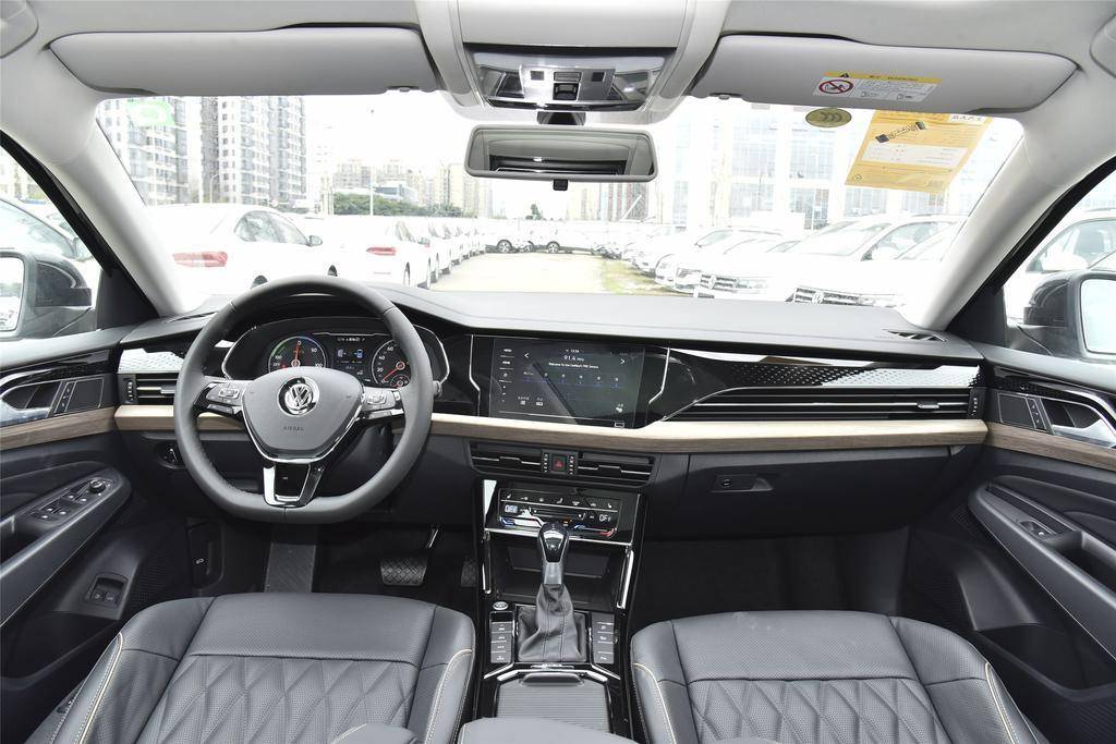 空间大油耗低!大众出品的帕萨特新能源,入手值得考虑吗?