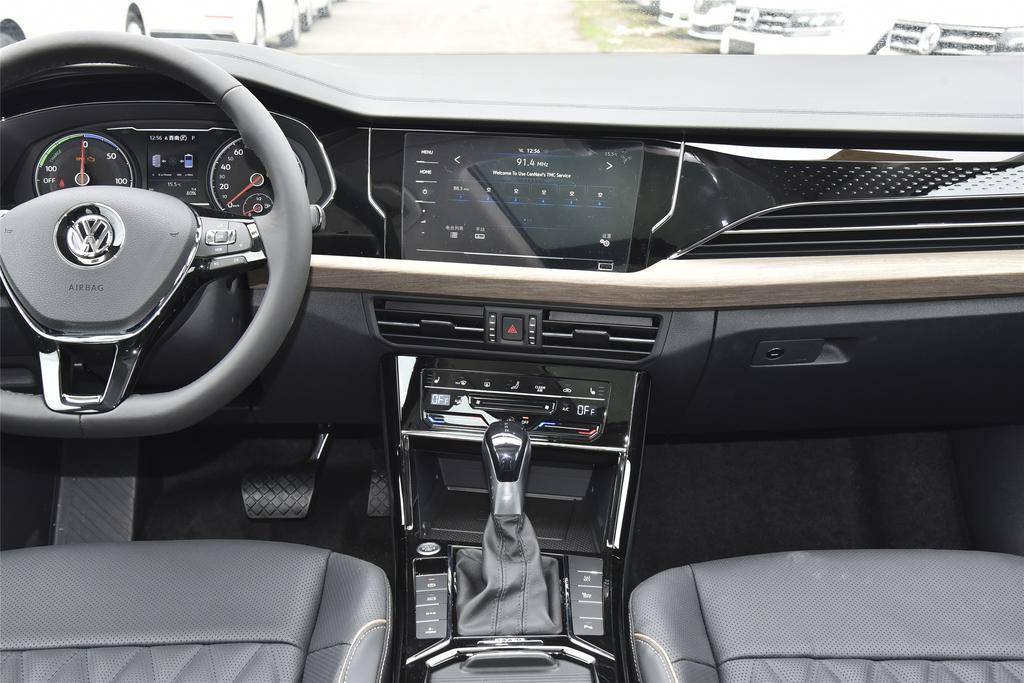 空间大油耗低!大众出品的帕萨特新能源,入手值得考虑吗?