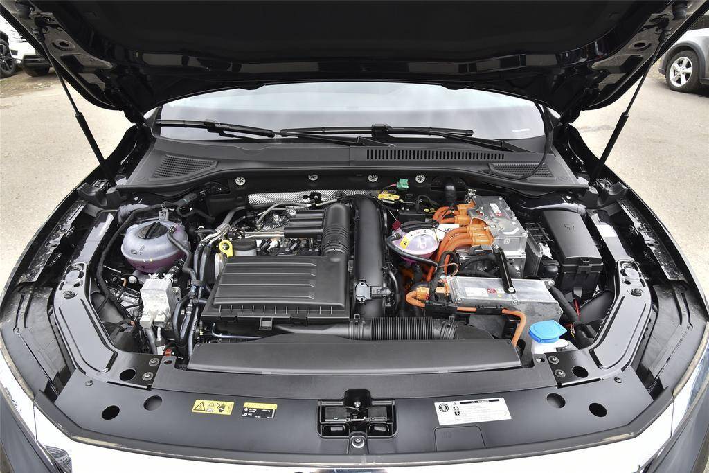 空间大油耗低!大众出品的帕萨特新能源,入手值得考虑吗?