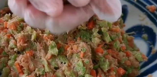 家常版苦瓜豆腐，夏天吃苦瓜清热解毒，老人孩子都非常适合