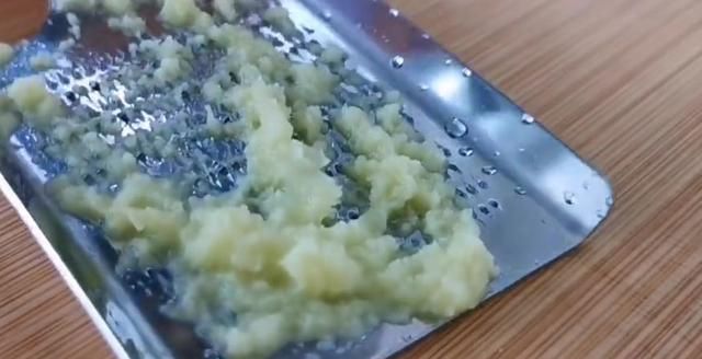 家常版苦瓜豆腐，夏天吃苦瓜清热解毒，老人孩子都非常适合