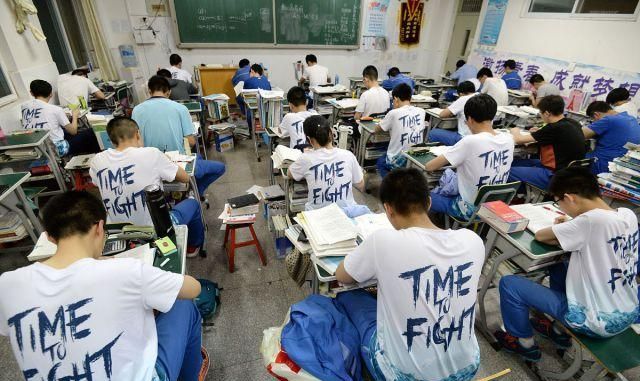 浙江追随江苏回归全国卷,三省撇嘴三市悠闲,高考江湖再掀波澜