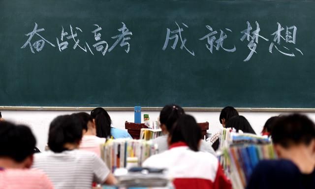 浙江追随江苏回归全国卷,三省撇嘴三市悠闲,高考江湖再掀波澜