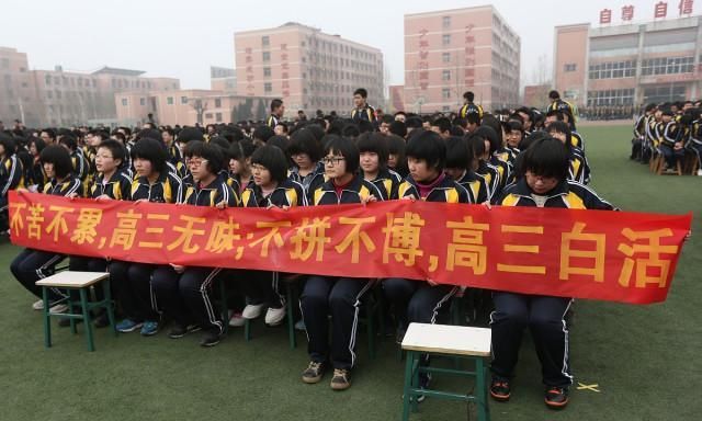 浙江追随江苏回归全国卷,三省撇嘴三市悠闲,高考江湖再掀波澜