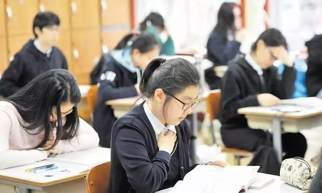 浙江追随江苏回归全国卷,三省撇嘴三市悠闲,高考江湖再掀波澜