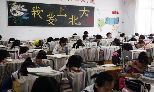 浙江追随江苏回归全国卷,三省撇嘴三市悠闲,高考江湖再掀波澜
