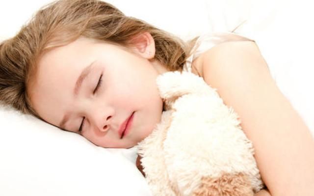 为什么婴儿睡觉总是发出哼哼声?应对方法,新手爸妈要知道