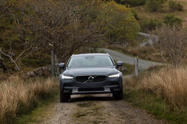 高离地间隙轿车排名_离地间隙比SUV还高,这4款轿车即使跑烂路也毫无压力