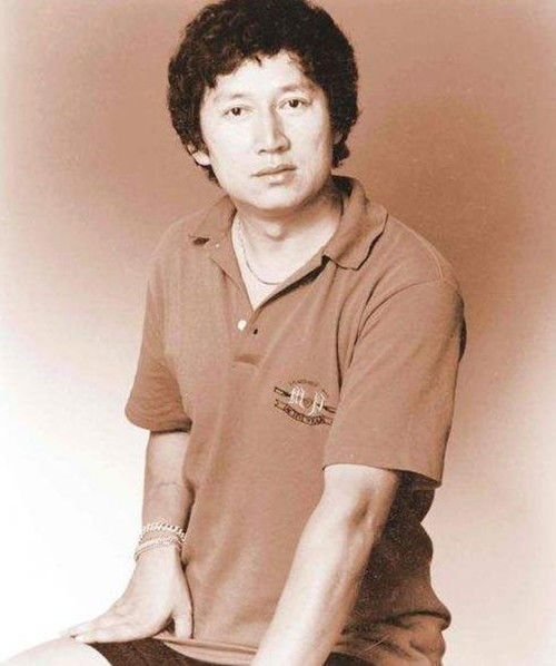 他娶大38歲美國老太，妻子去世繼承70億遺產，回國後每天捐出7萬