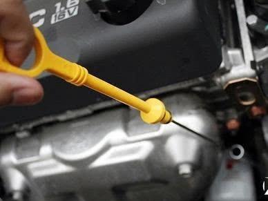 发动机机油多久更换一次才最合适？做对了发动机多用十年！