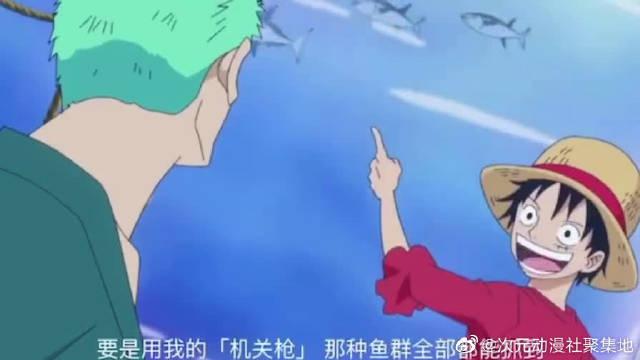 索隆好好的健身不键,跟路飞走的太近挨揍也少不了!