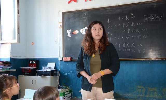 教师不能做的两件事,一个是有偿补课,另一个是什么?