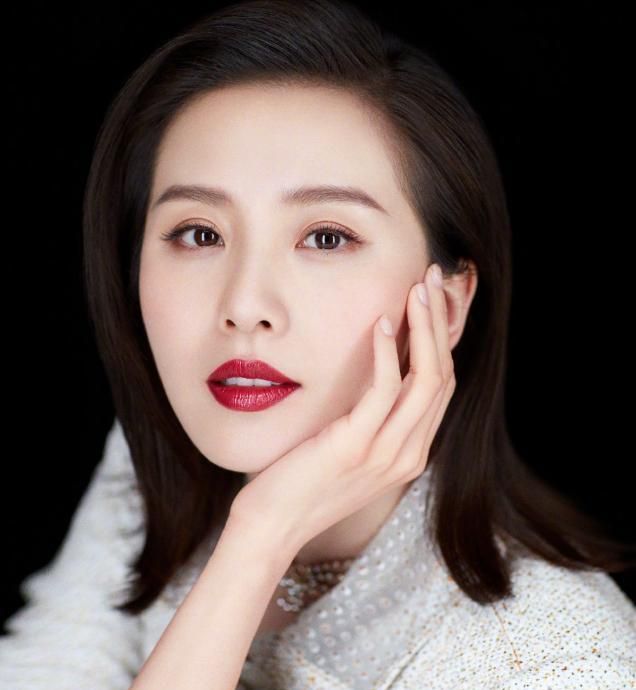 明星知性美谁最明显?刘诗诗温柔气质吸引人,低调穿搭也有魅力