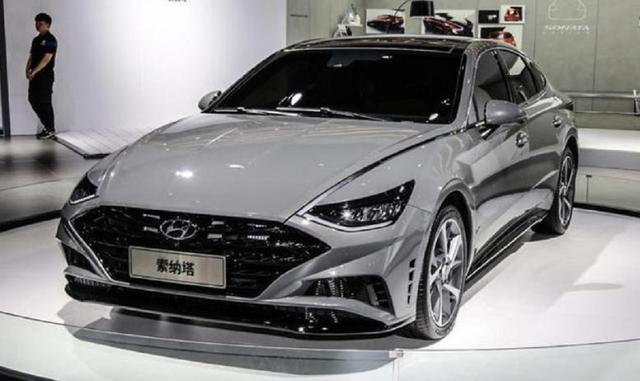 大嘴进气格栅,溜背低趴姿态,韩系“颜值”担当再出战,能赢?