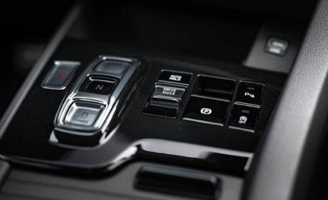 大嘴进气格栅,溜背低趴姿态,韩系“颜值”担当再出战,能赢?