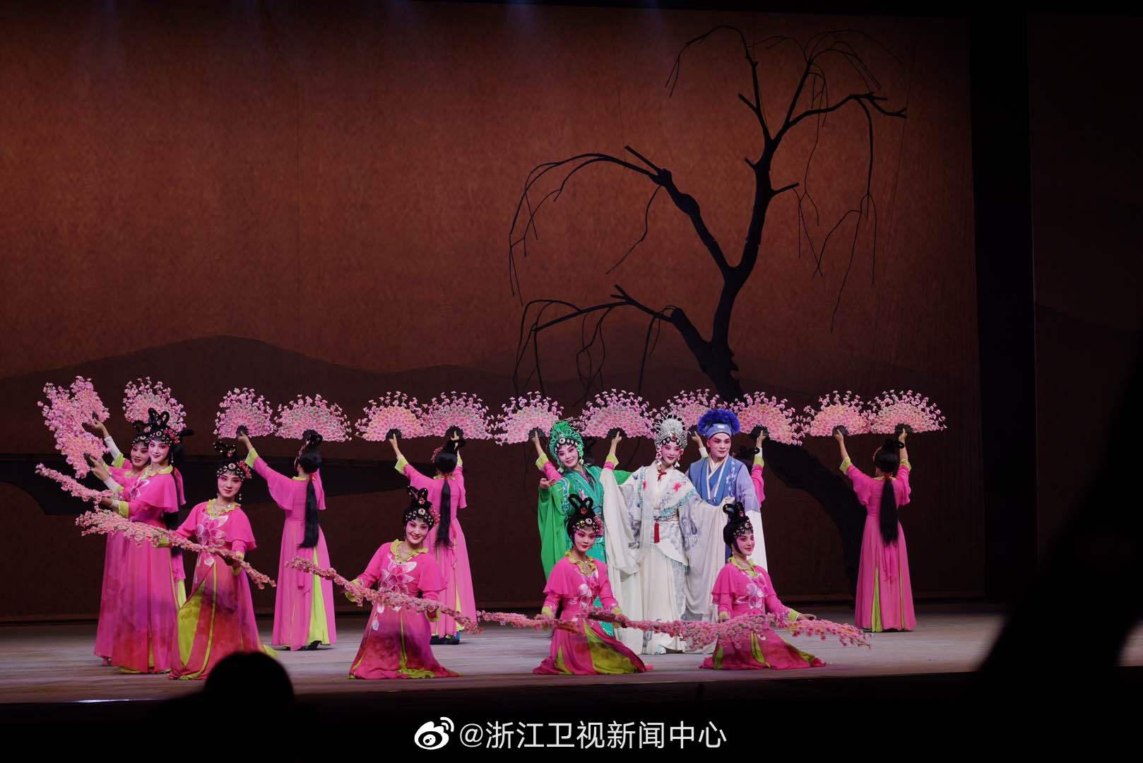 五大剧种共演《雷峰塔》