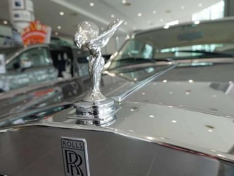 如何形容这辆劳斯莱斯银灵？Wow！Awesome！它真的能让你激动！