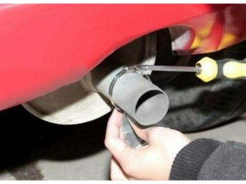 为啥老司机都在排气管上放磁铁？修车工看到后：砸我饭碗是吧