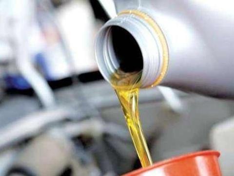 夏季汽车保养该用什么机油？关系到发动机性能，希望你没选错