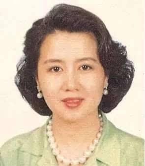 三太陈婉珍气质温婉,年轻时也说得上清秀,也就是普通人中等偏上的相貌