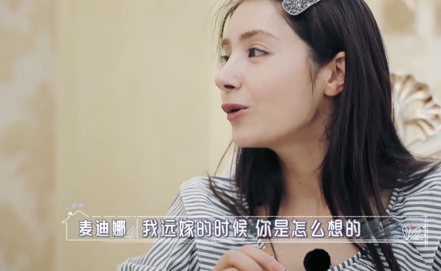 麦迪娜妈妈独居不易,为丹尼尔准备玩具,生怕女儿跟婆婆吵架