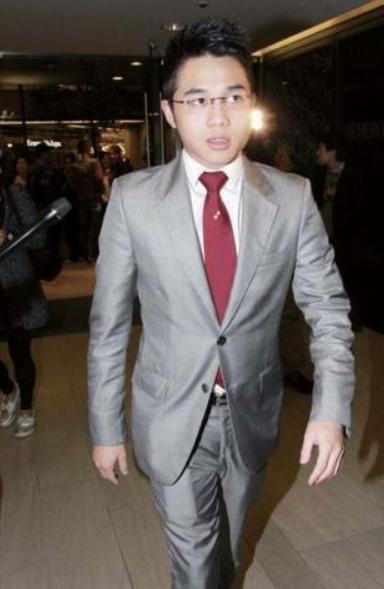 赌王讣闻曝光四房并列为妻,子女名单首现神秘第十七子何猷邦