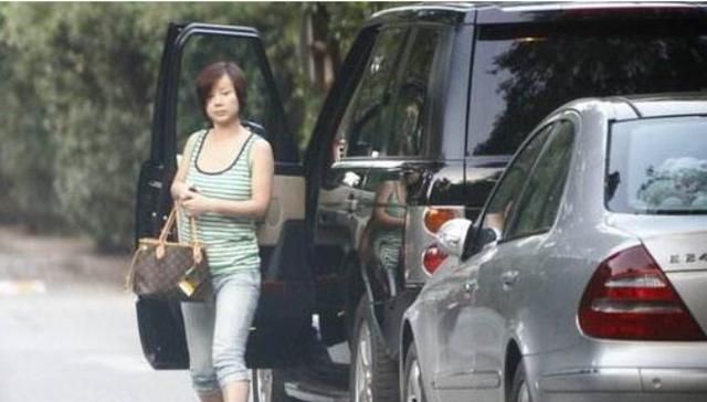 李俐出狱7年后终离婚,曾当庭指证她的满文军哭诉:都是媒体害的