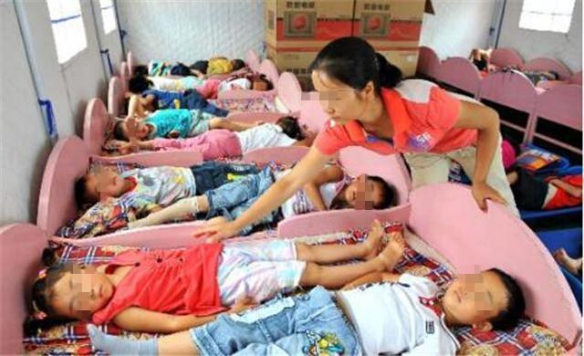 为什么孩子在幼儿园睡觉时,老师让他们"头脚相对"?有3
