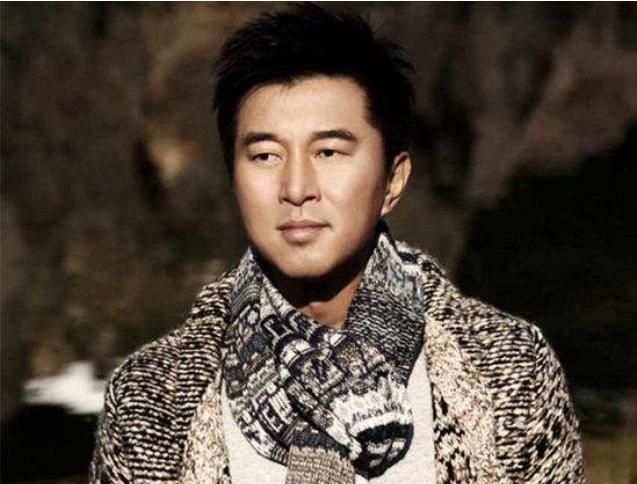 李俐出狱7年后终离婚,曾当庭指证她的满文军哭诉:都是媒体害的