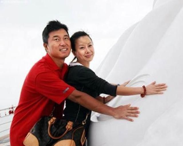 李俐出狱7年后终离婚,曾当庭指证她的满文军哭诉:都是媒体害的