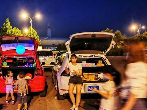 豪车摆地摊应不应该，作为豪车车主，憋了一肚子话要说