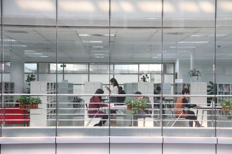 吴桂春：“我又办了东莞图书馆读者证”