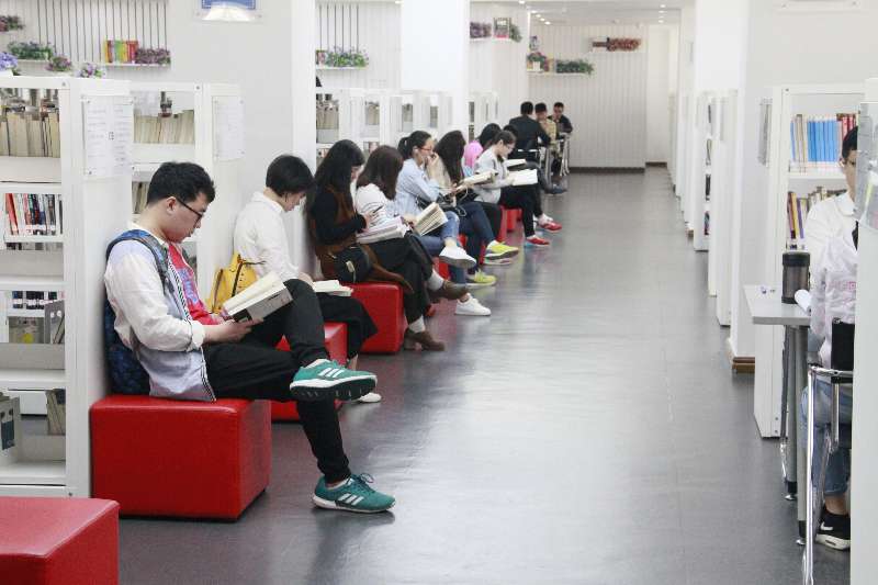 吴桂春：“我又办了东莞图书馆读者证”