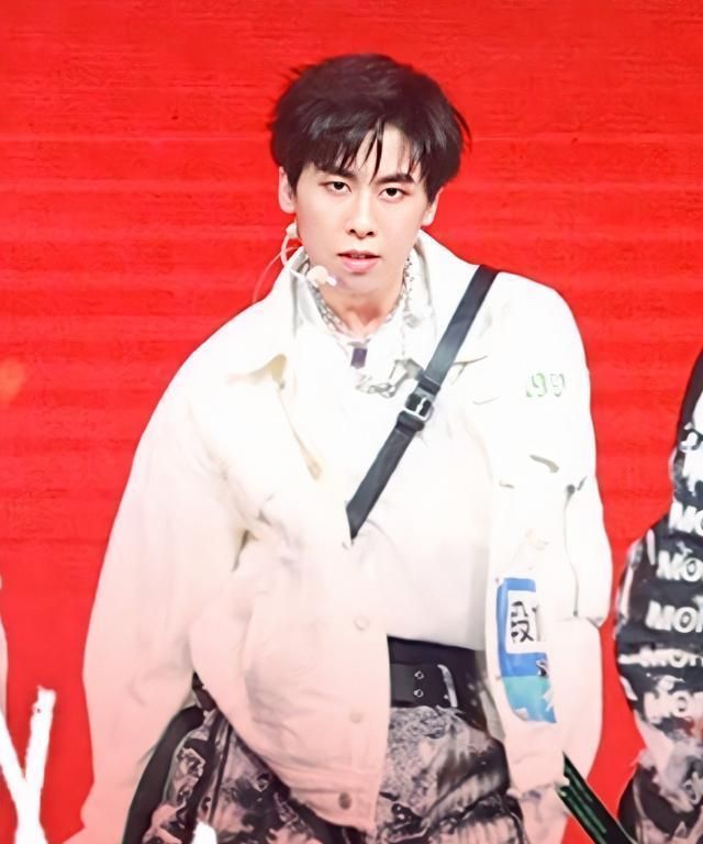 段旭宇少年之名初舞台表现完美实力认可直接晋级