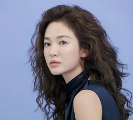 35至40岁适合什么发型,40至50岁适合什么发型 女人过了40岁后,除了剪短发外,今年流行这4种减龄发型