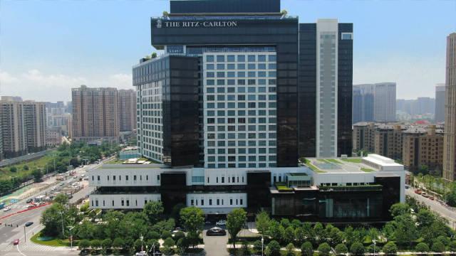 高端名媛入门指南：从新手到社交达人全方位揭秘