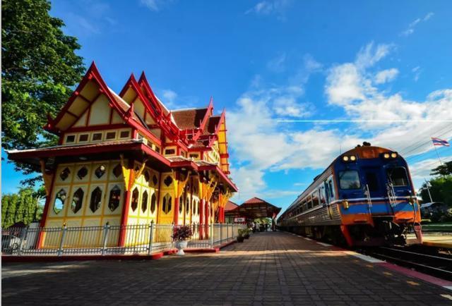 泰国华欣火车站，美的像城堡，简直就是旅途中的惊喜