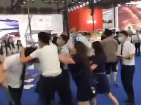 重庆车展又成“格斗车展”，销售压力大还是素质差？