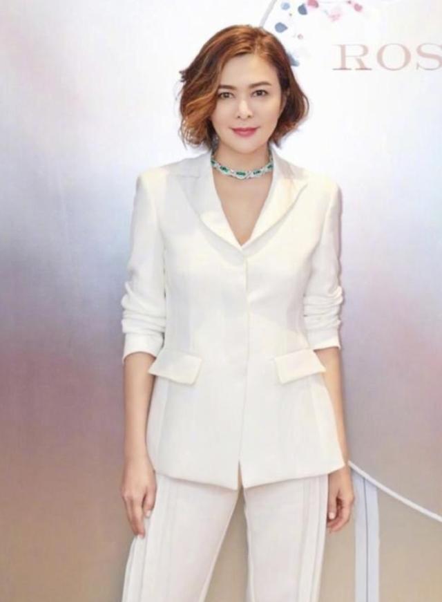 关之琳与陈泰铭被曝仅办婚礼未领证,女方任性提分手错失古堡酒店