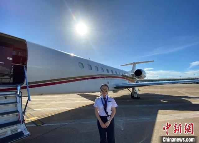 中国老,中,青三代飞行员共逐国产飞机蓝天梦