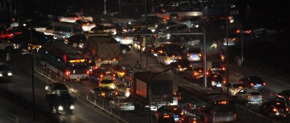 汽车限购松绑解禁 步子何妨再大一些？